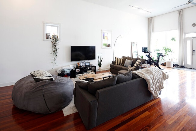 Photo - 1145 Summit St