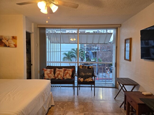 Building Photo - 240 Lili?uokalani Ave Unit 201
