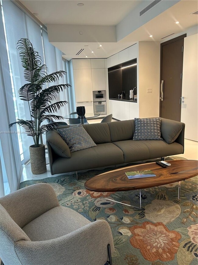 Building Photo - 300 Biscayne Blvd Way Unit 906