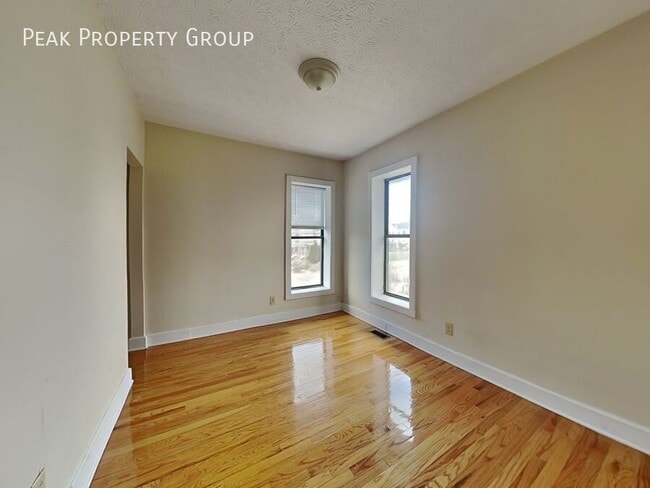 Photo - 1393 Indianola Ave