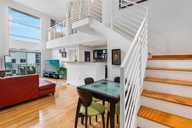 Photo - 7728 Collins Ave Unidad 16 Rental