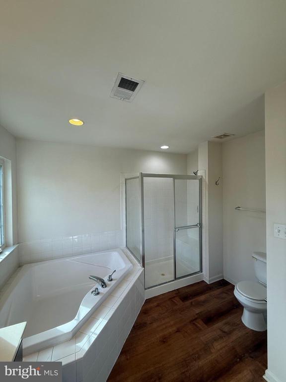 Photo - 120 Woodman Ct