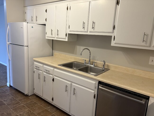 Photo - 515 Basswood Ave Unit D45