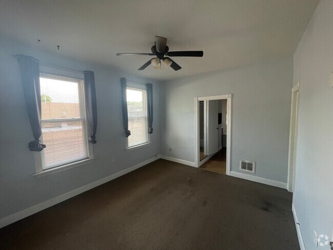 Building Photo - 3338 S May St Unit 2R Rental