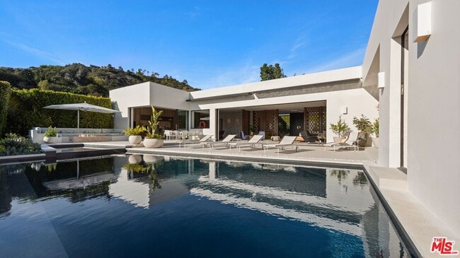 Photo - 1088 N Hillcrest Rd House