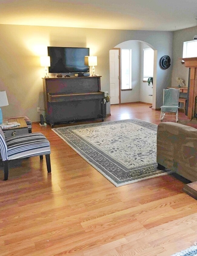 Photo - Open and charming