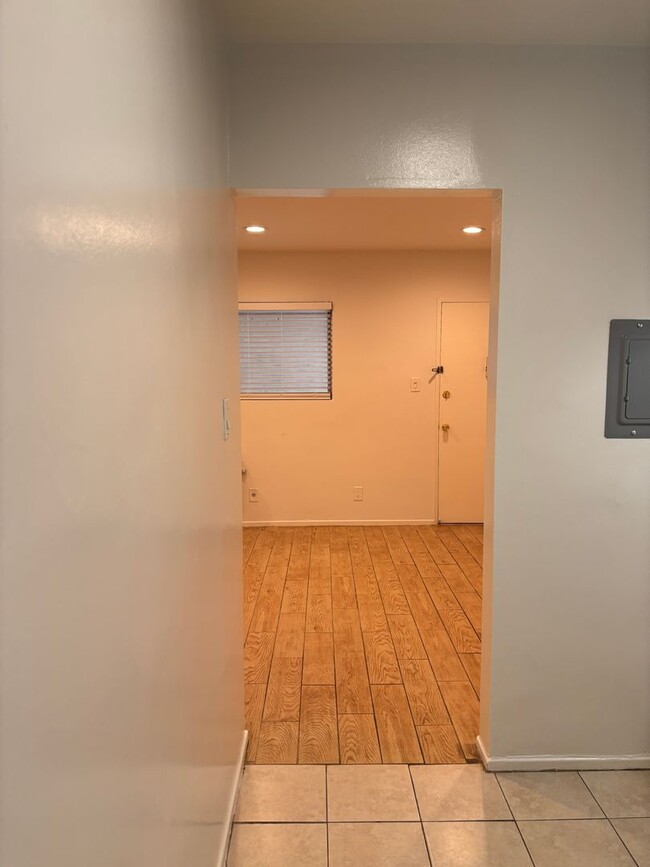 Photo - Spazier, 220 W