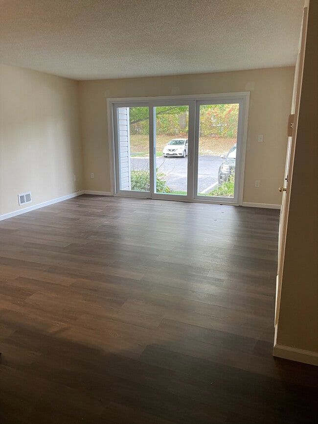 Building Photo - 86 Willow Ct Unit Society Hill I Hamilton