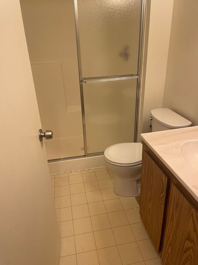 Photo - Two Bedroom, Two Bathroom Florida Rd Apt with Convenient Location! Unit 32