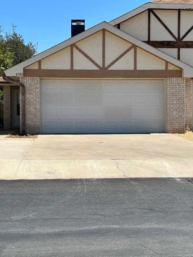 Building Photo - Beautiful Duplex in Esmond Estates Rental