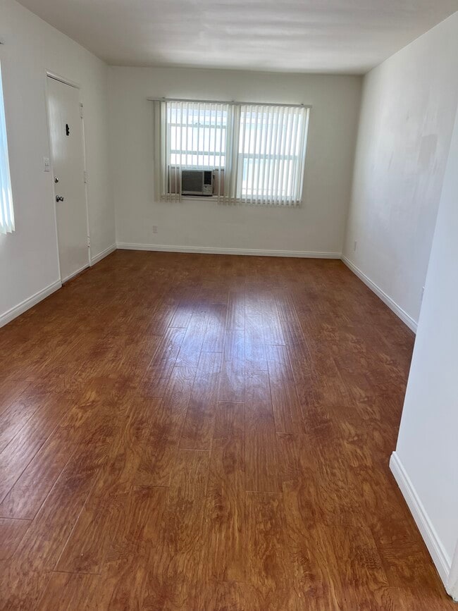 Photo - 5644 1/2 Kester Ave