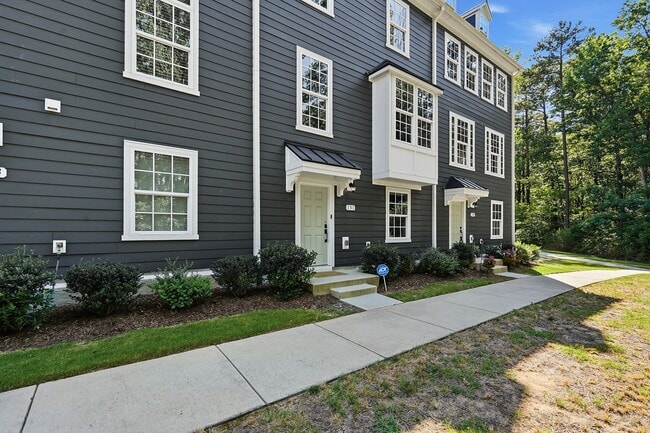 Photo - BEAUTIFUL TOWNHOME IN A GREAT AMENTIES!