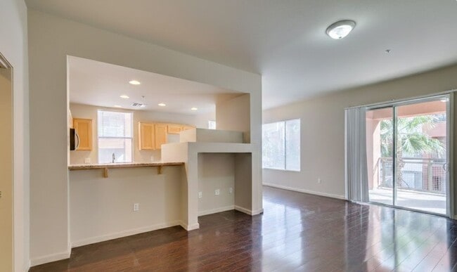 Building Photo - 2-Bedroom Corner Condo with Balcony & Amenities