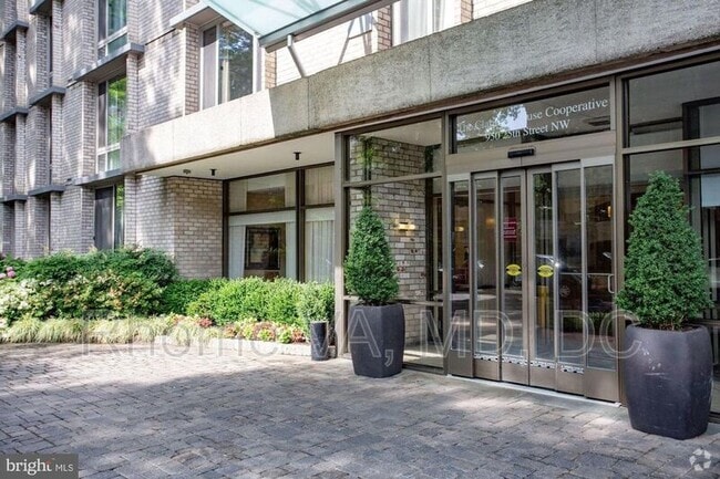 Building Photo - 950 25th St NW Unit 615N Rental