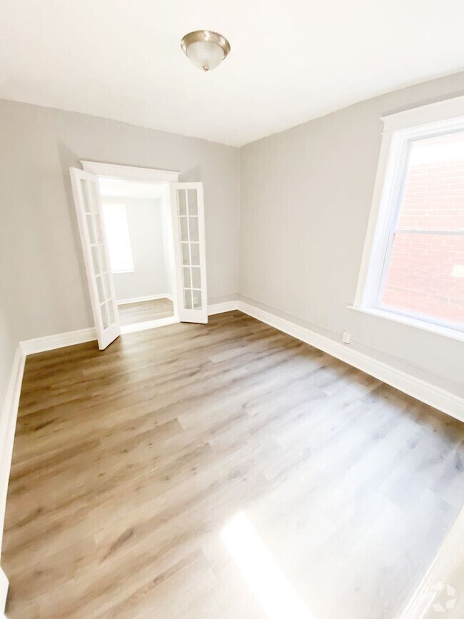 Building Photo - Spacious 2 bed 1 bath just south of Cherokee Rental