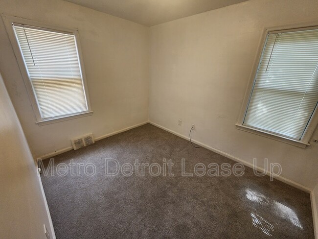 20025 Hubbell Ave