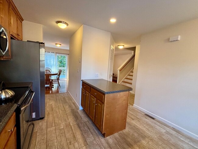 Photo - 589 Stafford Ave Unit 3