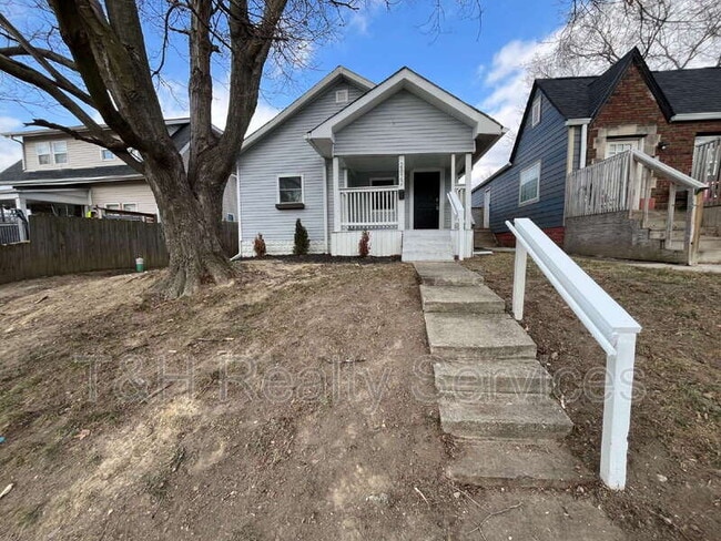 Building Photo - 2822 E 19th St