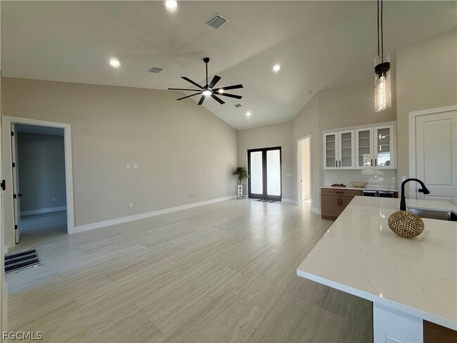 Photo - 106 NE 8th Pl