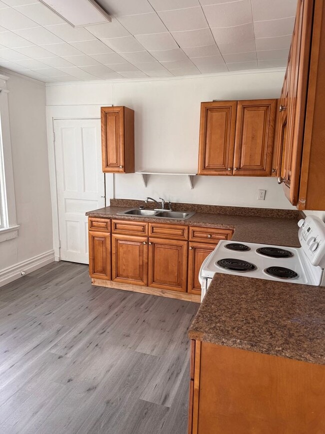 Building Photo - 430 E Sheridan Ave Unit 2