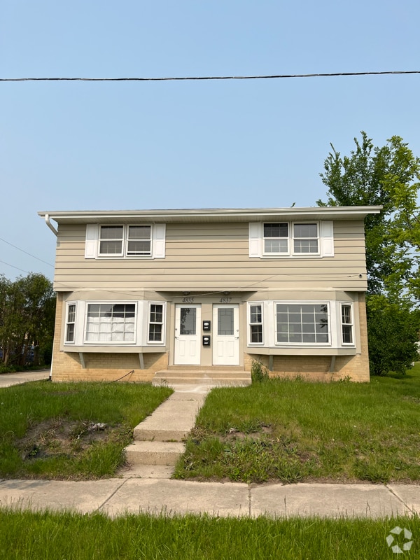 Building Photo - 4835-4837-4837 N 103rd St Rental
