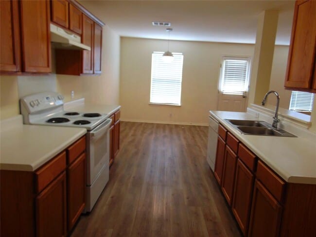 Photo - 1000 Kenneys Way