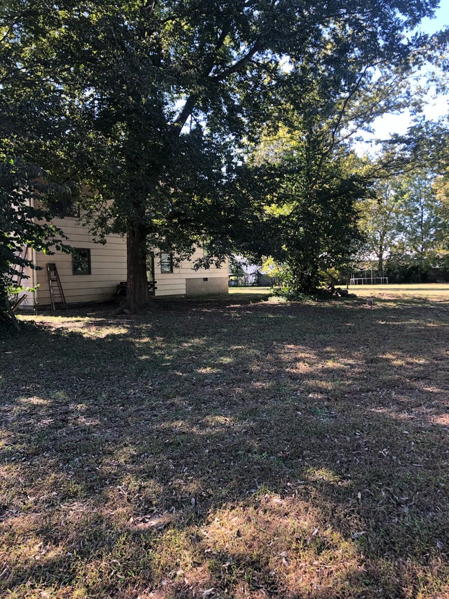 2106 Old East Main St