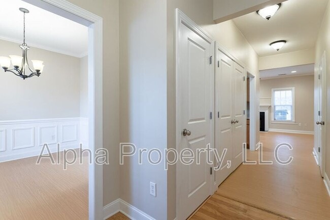 Photo - 302 Shallow Dr