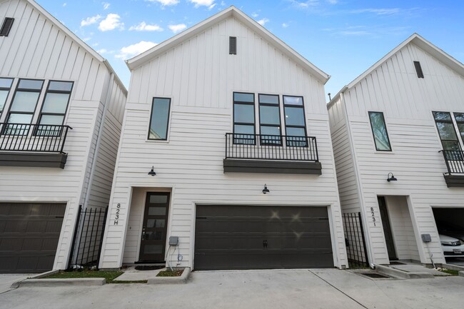 Building Photo - 823 Mansfield St