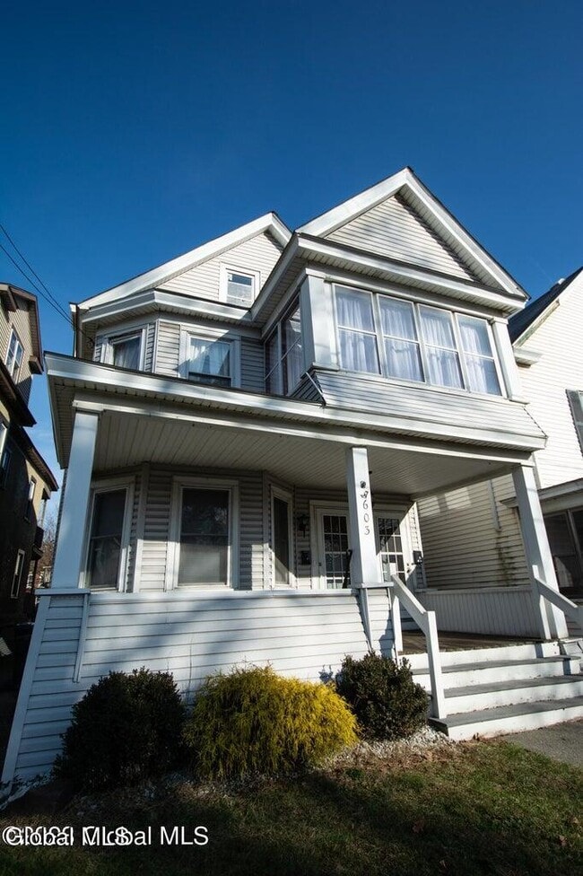 Building Photo - 603 1st St Unit 1st Floor