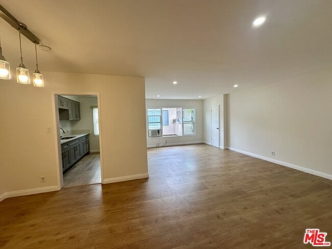 Building Photo - 1114 S Sherbourne Dr Unit 6 Rental