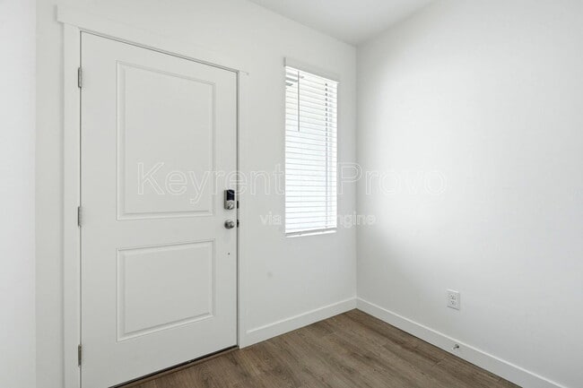 Photo - 371 E Levengrove Dr
