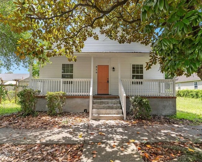 Building Photo - House