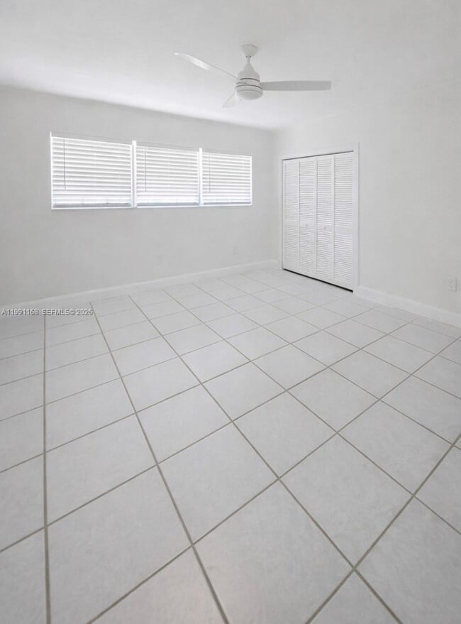 Photo - 462 Golden Isles Dr Unidad 210