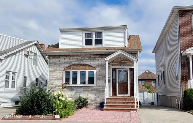 Building Photo - 712 5th St Rental