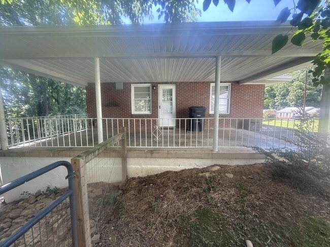Photo - 139 Winthrop Dr