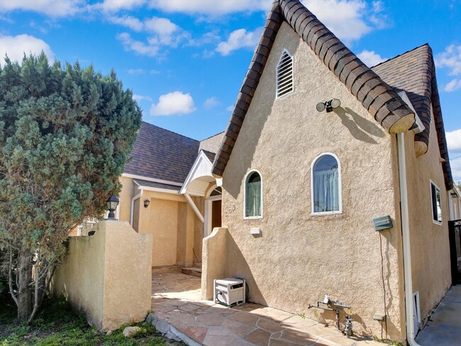 Photo - 203 S Stanley Dr