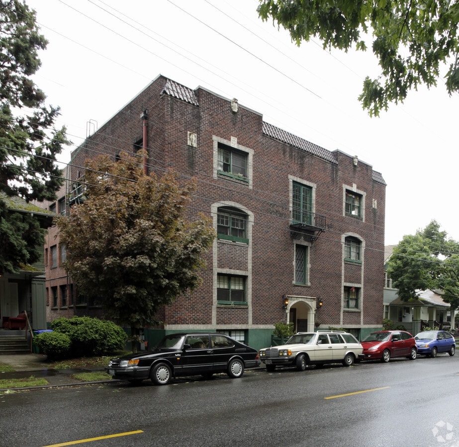 Primary Photo - 3744 SE Stark St Apartments
