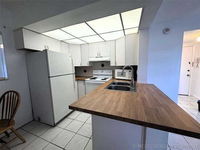 Photo - 1701 Buchanan St Unit 203
