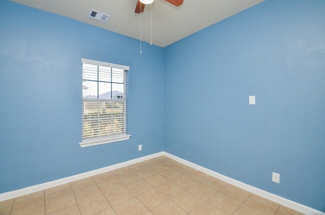 Building Photo - 10806 Woodwind Shadows Dr