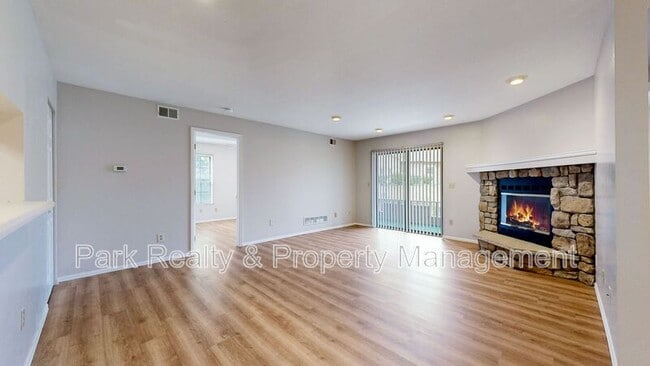 Photo - 12024 W Cross Dr
