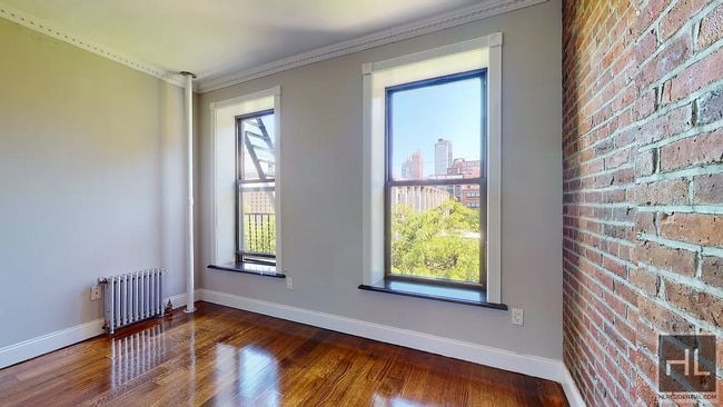 Building Photo - Tenth Avenue Rental