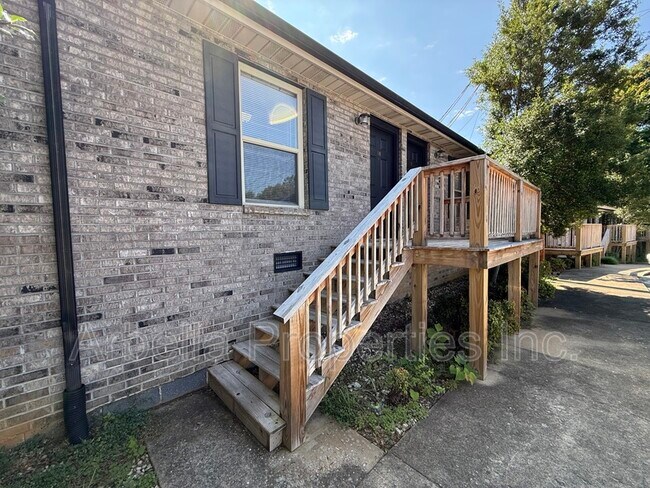 Building Photo - 1840 Presswood Rd Unit Apt 18
