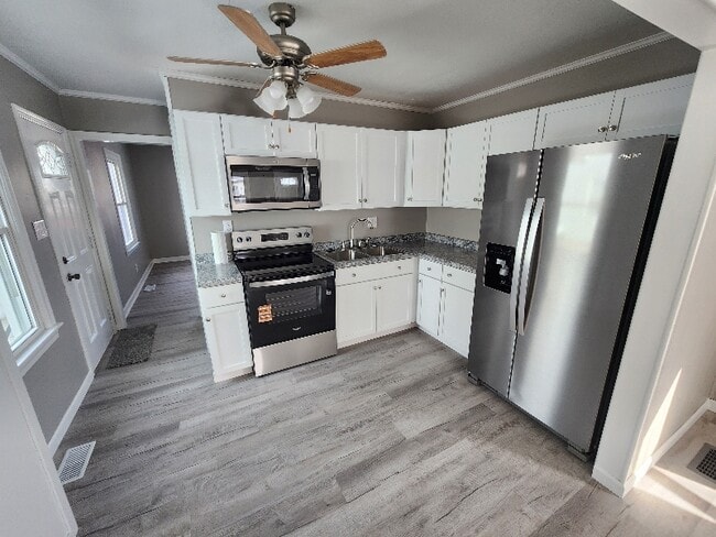 Photo - 229 New St