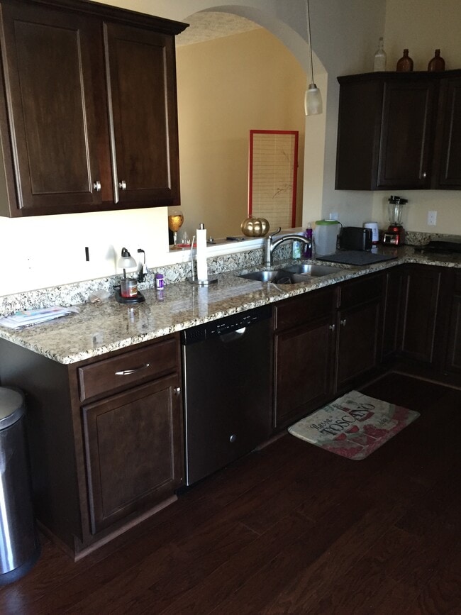 Photo - 207 Portico St