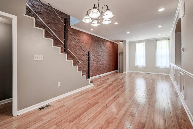 Photo - 2103 E Madison St