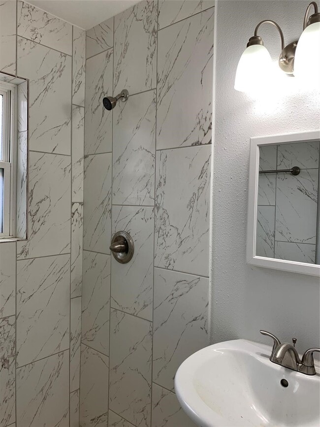 Photo - 2303 Blodgett St