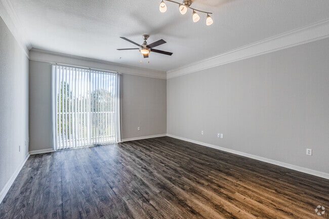 1 BR, 1 BA - 855SF