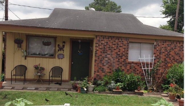 Exterior - Pine Trail Homes - Cottage and Town Homes