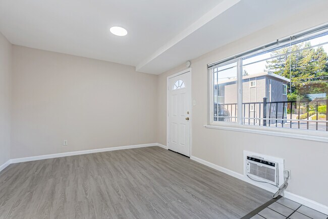 Photo - Sandpiper Apartments